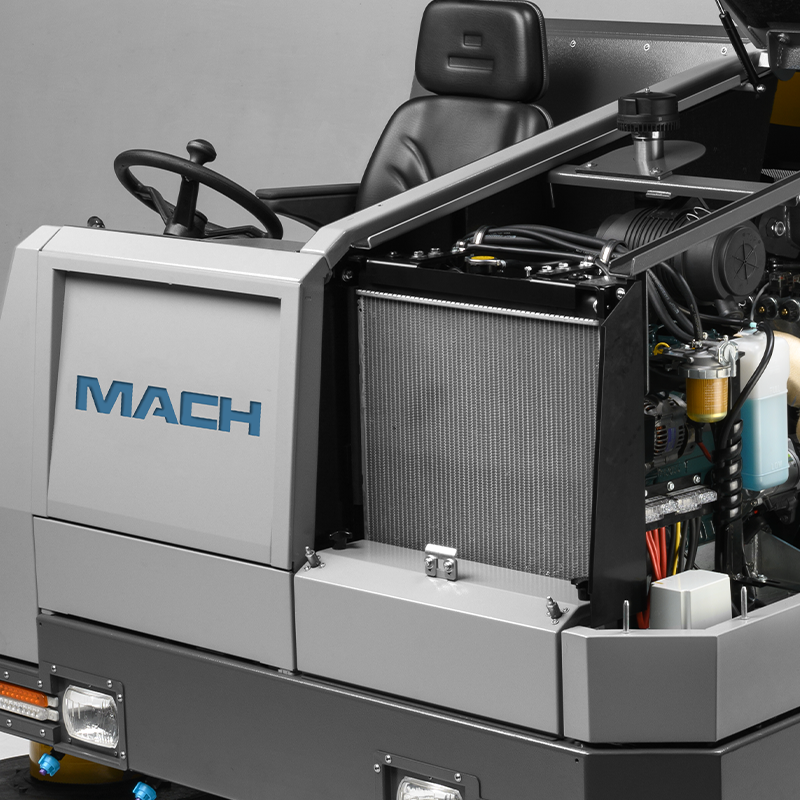 MACH 8 | Engine cooling system with frontal radiator