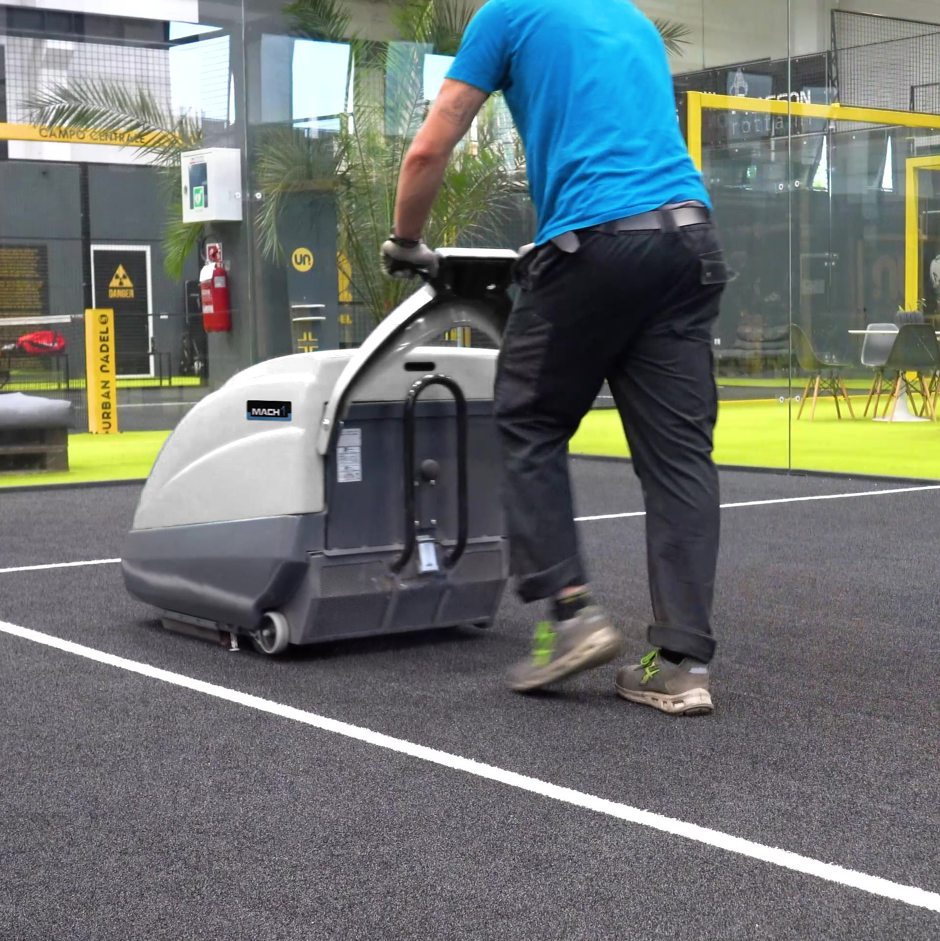 ПОДМЕТАЛЬНАЯ МАШИНА MACH 1 С СИСТЕМОЙ PADEL-CARE. СИСТЕМА PADEL-CARE ДЛЯ ПОДМЕТАЛЬНОЙ МАШИНЫ MACH 1.